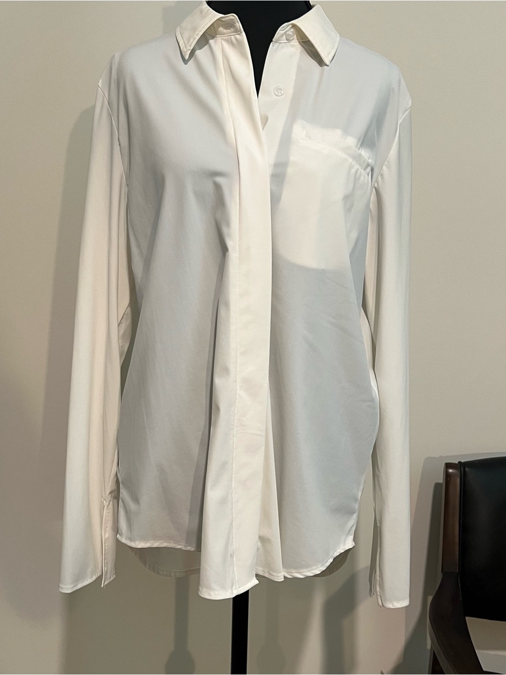 Women’s White Long-Sleeve Button-Down Shirt — Classic Tailored Fit